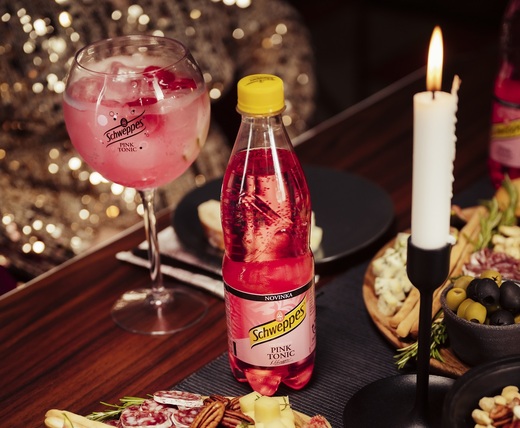 Nový Schweppes Pink Tonic.