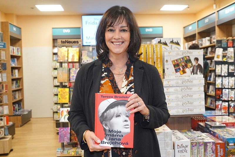 Tereza Brodská rozdávala úsměvy i podpisy. 