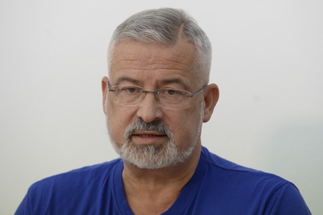 Předseda školských odborů František Dobšík.
