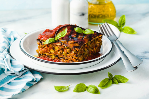 Lilkové lasagne s čočkou a kešu sýrem.