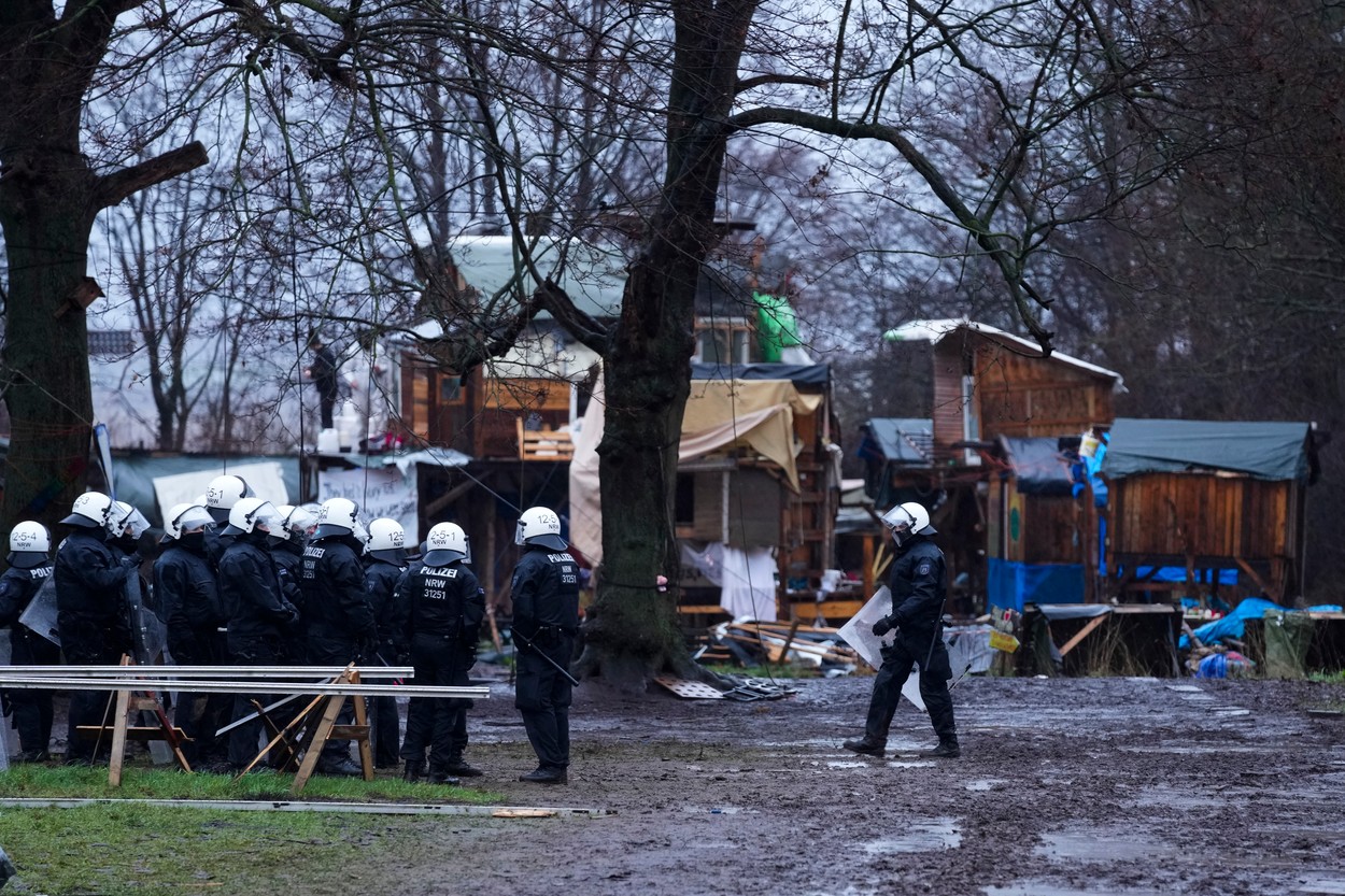 Snažíme se získat čas, říká o protestech v Lützerathu česká aktivistka.