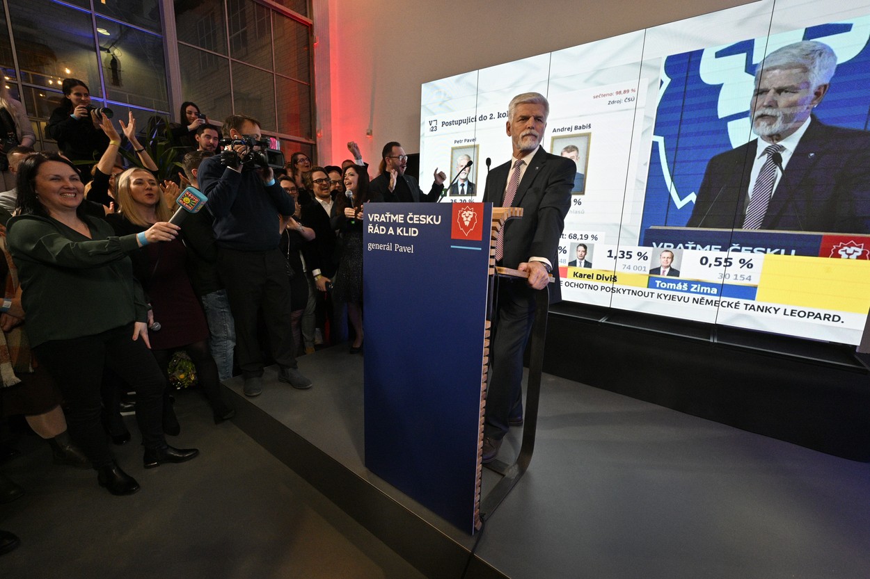 Prezidentský kandidát Petr Pavel hovoří na tiskové konferenci ve svém volebním štábu k výsledkům prvního kola prezidentských voleb, 14. ledna 2023, Praha.