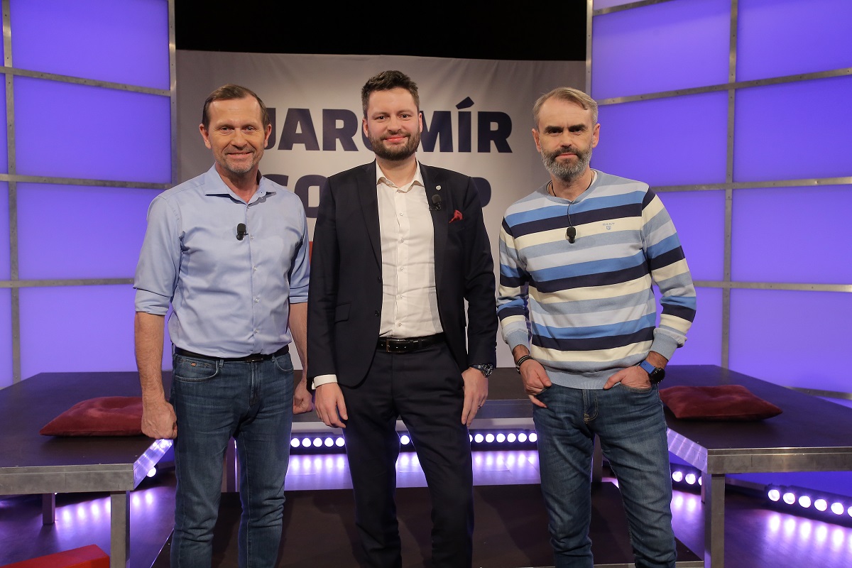 Zleva moderátor pořadu Jaromír Soukup, zastupitel hl.m. Prahy a MČ Praha 11 Ondřej Prokop (ANO) a lídr občanského hnutí Přísaha Robert Šlachta. 