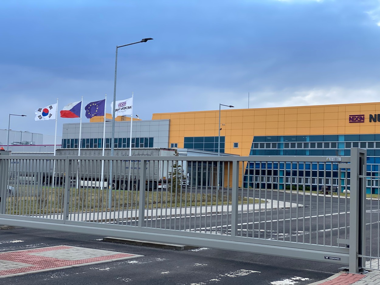 Druhým dnem pokračovala 1. února 2023 neomezená stávka části zaměstnanců továrny Nexen Tire u Žatce na Lounsku. Stávkující zaměstnanci zůstali doma, v továrně jsou přítomny pouze stávkové hlídky. 