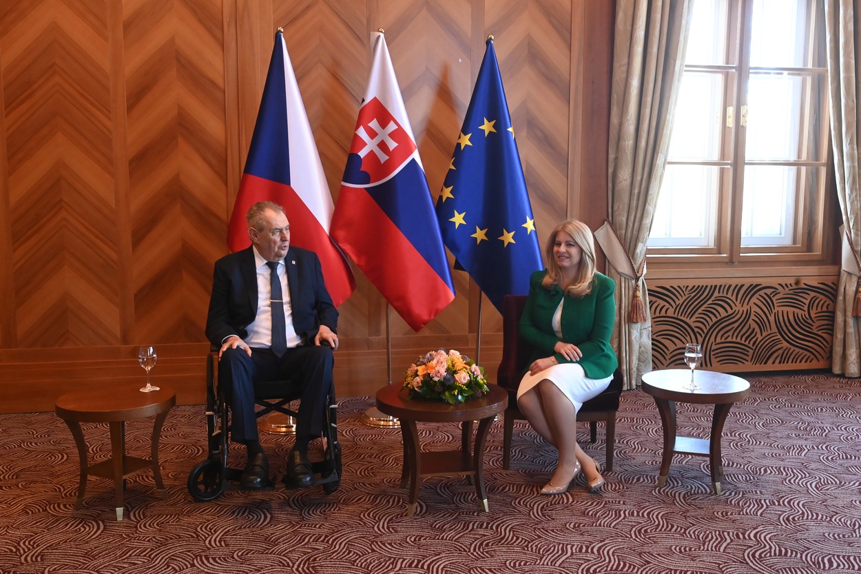 Soukromé setkání prezidentů Miloše Zemana a Zuzany Čaputové v salonu Gerlach Grand hotelu Kempinski druhý den návštěvy prezidenta Miloše Zemana na Slovensku, 7. února 2023, Štrbské Pleso, Slovensko.