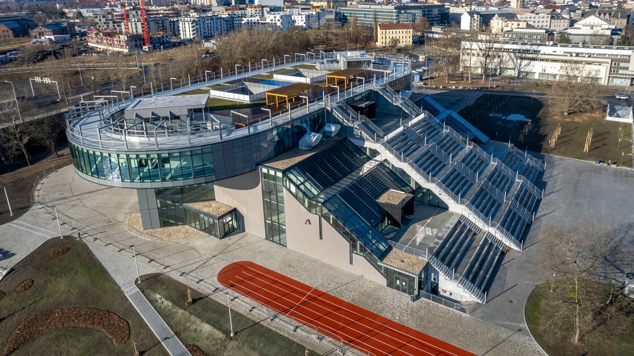 Revitalizovaný prostor u nového kampusu Ostravské univerzity na Černé louce na snímku ze 14. ledna 2023, Ostrava.