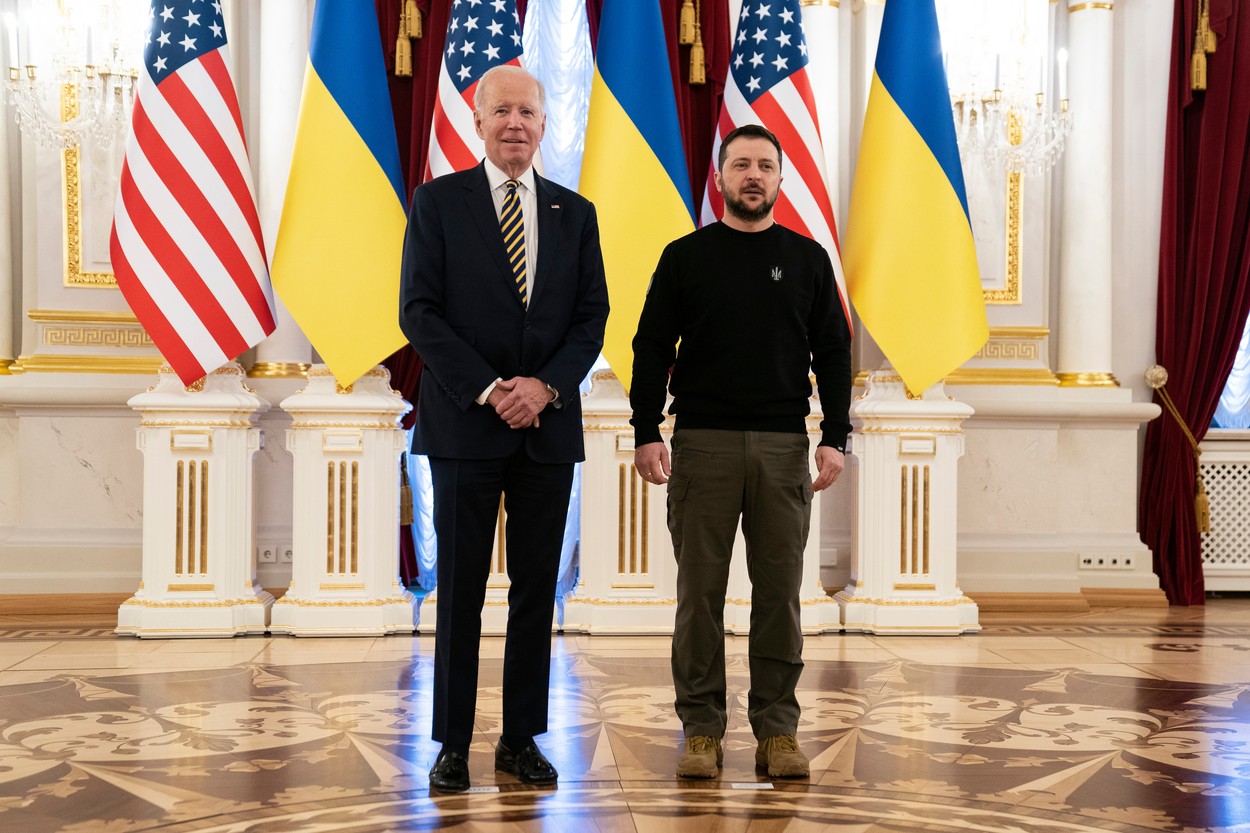 Setkání prezidentů. Zleva prezident USA Joe Biden a ukrajinský prezident Volodymyr Zelenskyj.