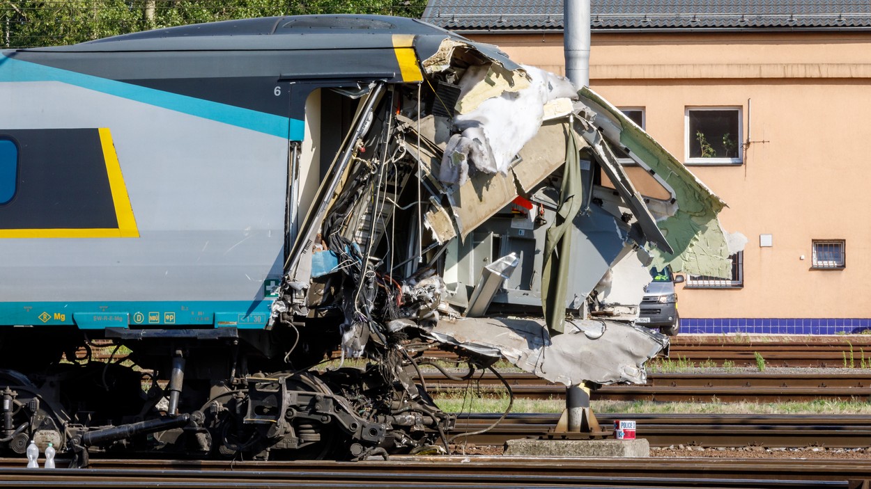 Poškozené pendolino po srážce s posunovací lokomotivou. Červen 2022 Bohumín.