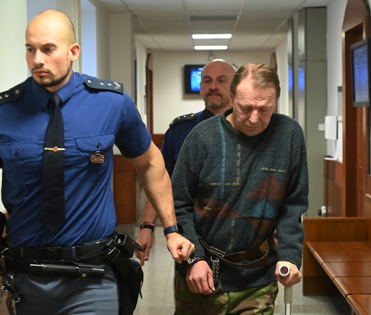 Před vrchním soudem stanul Tibor Suranovský (vpravo) ze Slovenska obžalovaný z vraždy své známé v Mastníku na Třebíčsku, 16. března 2023, Olomouc.