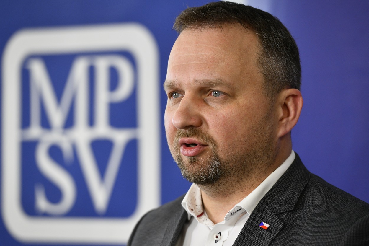 Tisková konference za účasti ministra práce Mariana Jurečky (KDU-ČSL), 27. března 2023 v Liberci. Tématy jsou spuštění specializovaného pracoviště Úřadu práce ČR v Liberci, který vypomůže s agendou přetíženým pobočkám ve zbytku ČR, a další aktuální agenda.
