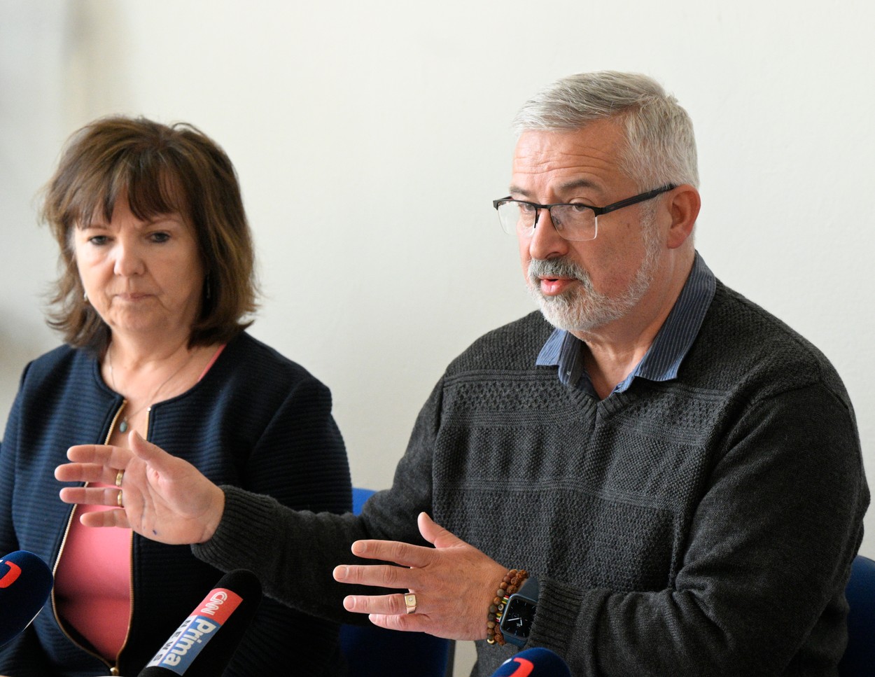 Předseda odborářů ve školství František Dobšík a místopředsedkyně školských odborů Markéta Seidlová vystoupili na tiskové konferenci Českomoravského odborového svazu pracovníků školství k připravovanému postupu proti nesystémových krokům ve školství, 28. března 2023, Praha.