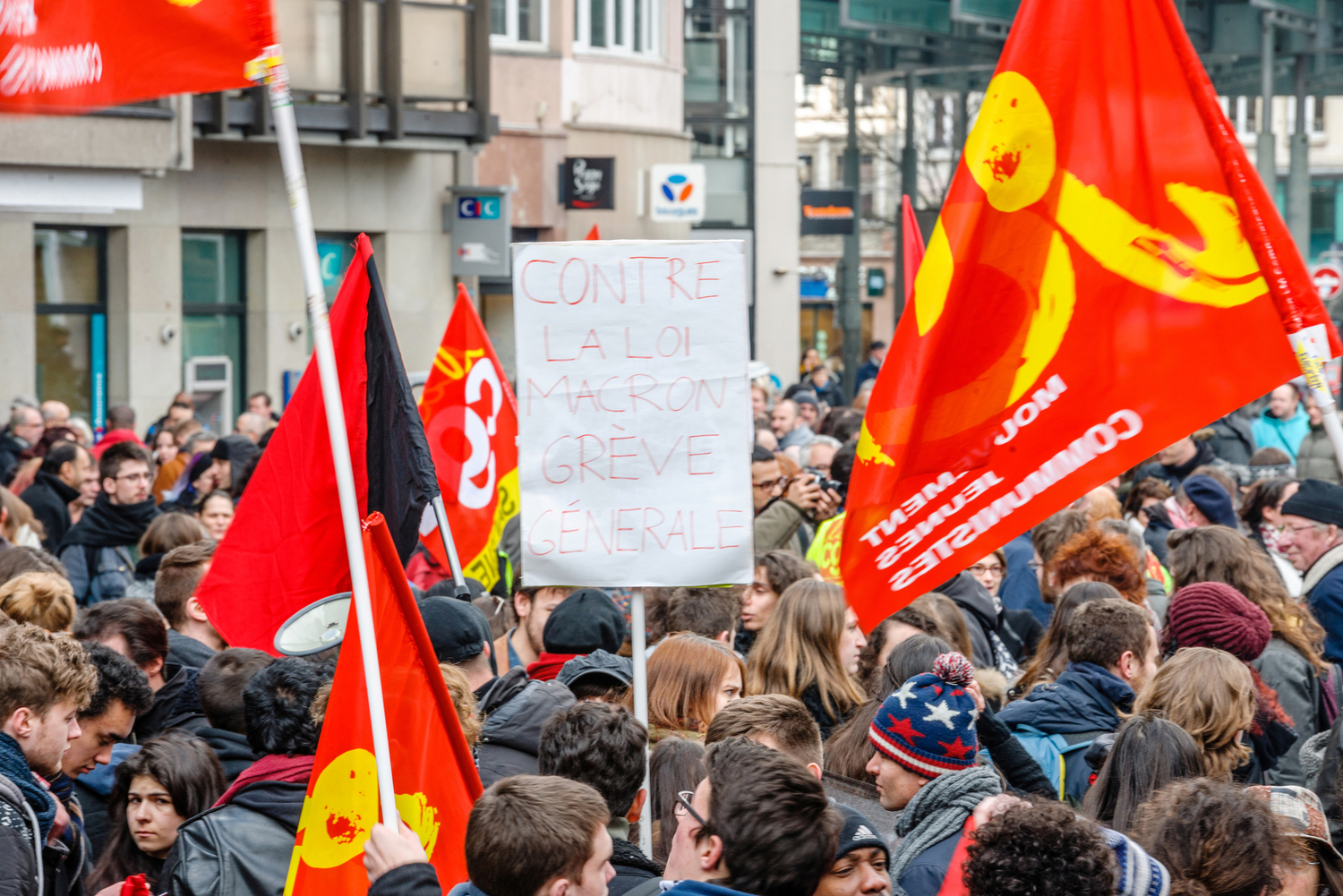 Účast na demonstracích ve francii klesá, tvrdí odbory