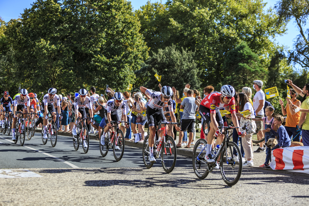 Covid narušuje Giro d'Italia, Hirta a Černý museli skončit