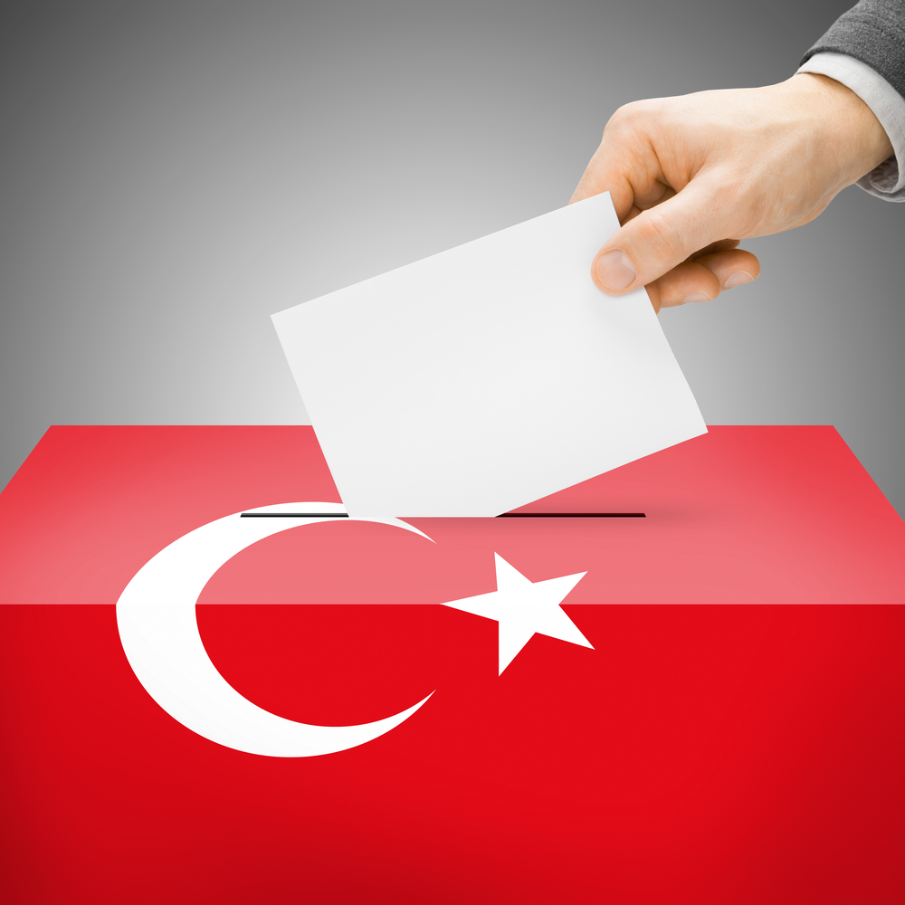 Turecký parlament po volbách stále nezasedl, opozice viní islamistické poslance