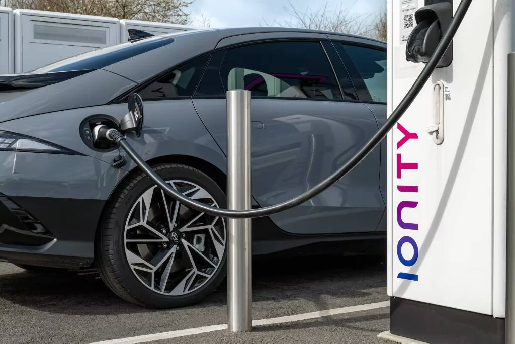 IONIQ 6 nyní podporuje funkci Plug & Charge – jako první elektromobil značky Hyundai