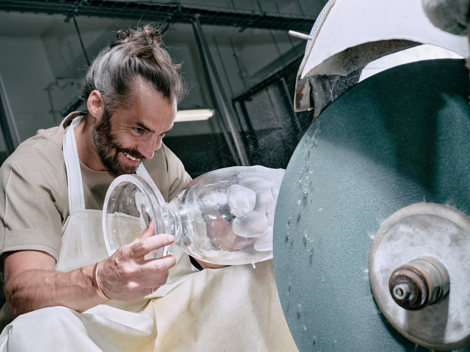 Laboratoř Svět bez kouře představila v Karlových Varech speciální instalaci designéra Jana Plecháče