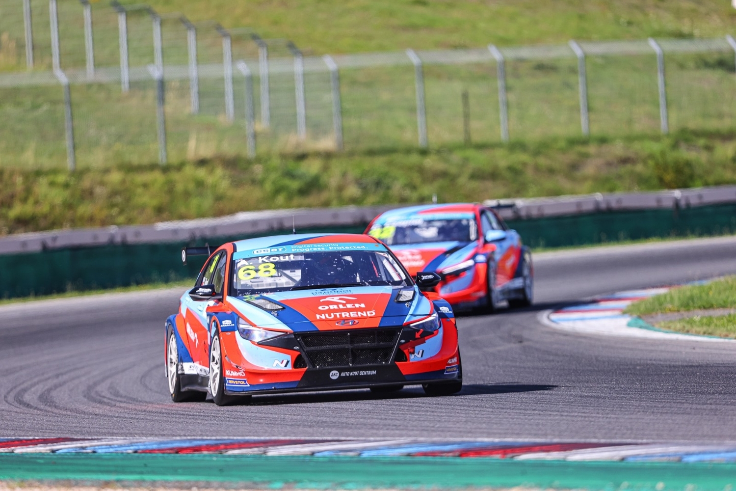 Dvojitý triumf. Hyundai Janík Motorsport ovládl pohár TCR Eastern Europe