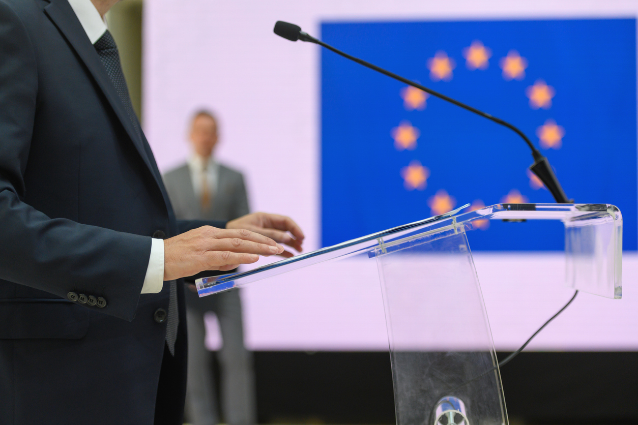 Italský tisk bije na poplach kvůli protidemokratického plánu bruselských úředníků