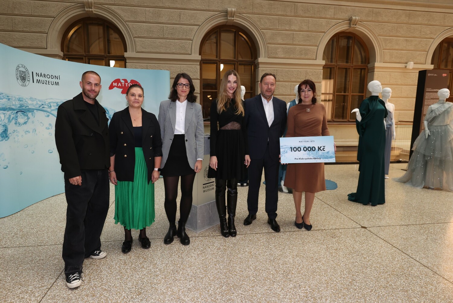 Národní muzeum ve spolupráci s Mattoni 1873 vystavilo první udržitelnou kolekci oděvů od designéra ve své sbírce