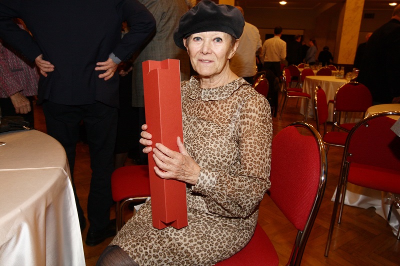 Zemřela Zdena Hadrbolcová.