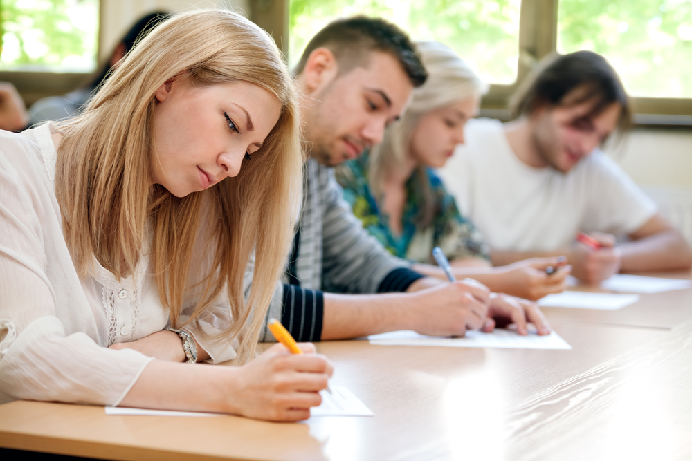 Studenti, kteří uprchli z Ukrajiny, budou mít v roce 2024 upravenou maturitní zkoušku