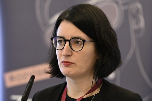 Organizace In Iustitia nabízí přeživším, pozůstalým a svědkům střelby na FF UK návaznou sociálně-právní či psychologickou podporu