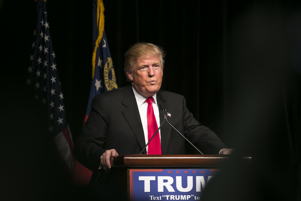 Republikánská strana zahajuje výběr kandidáta, Trump může v Iowě nakročit k nominaci