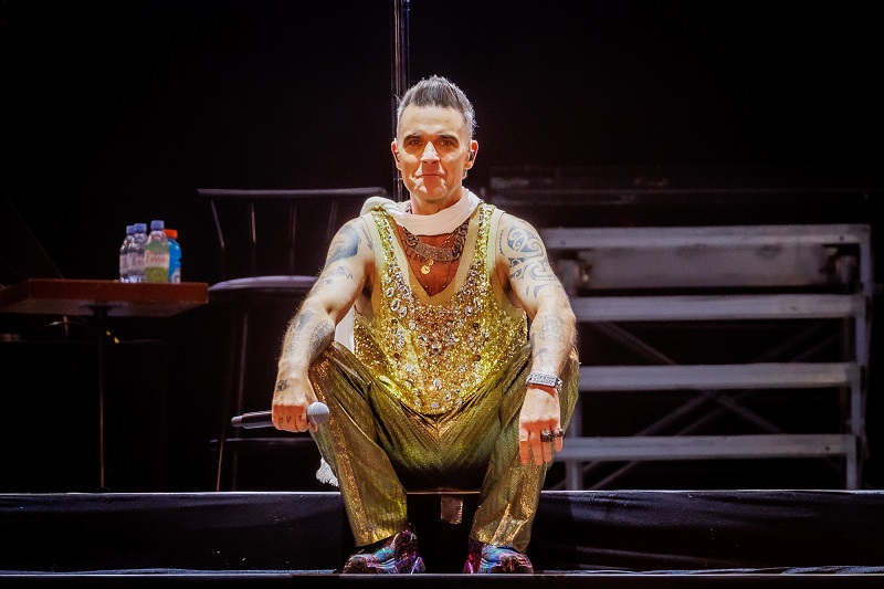 Robbie Williams je čerstvý padesátník. 