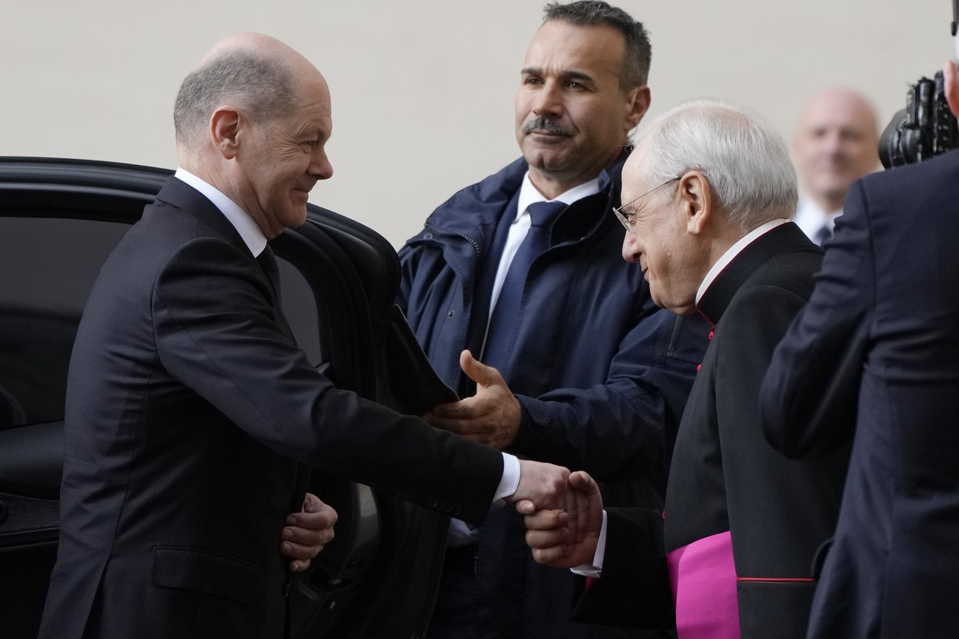 Německo vyšetřuje závažný únik informací z armády, oznámil kancléř Scholz 