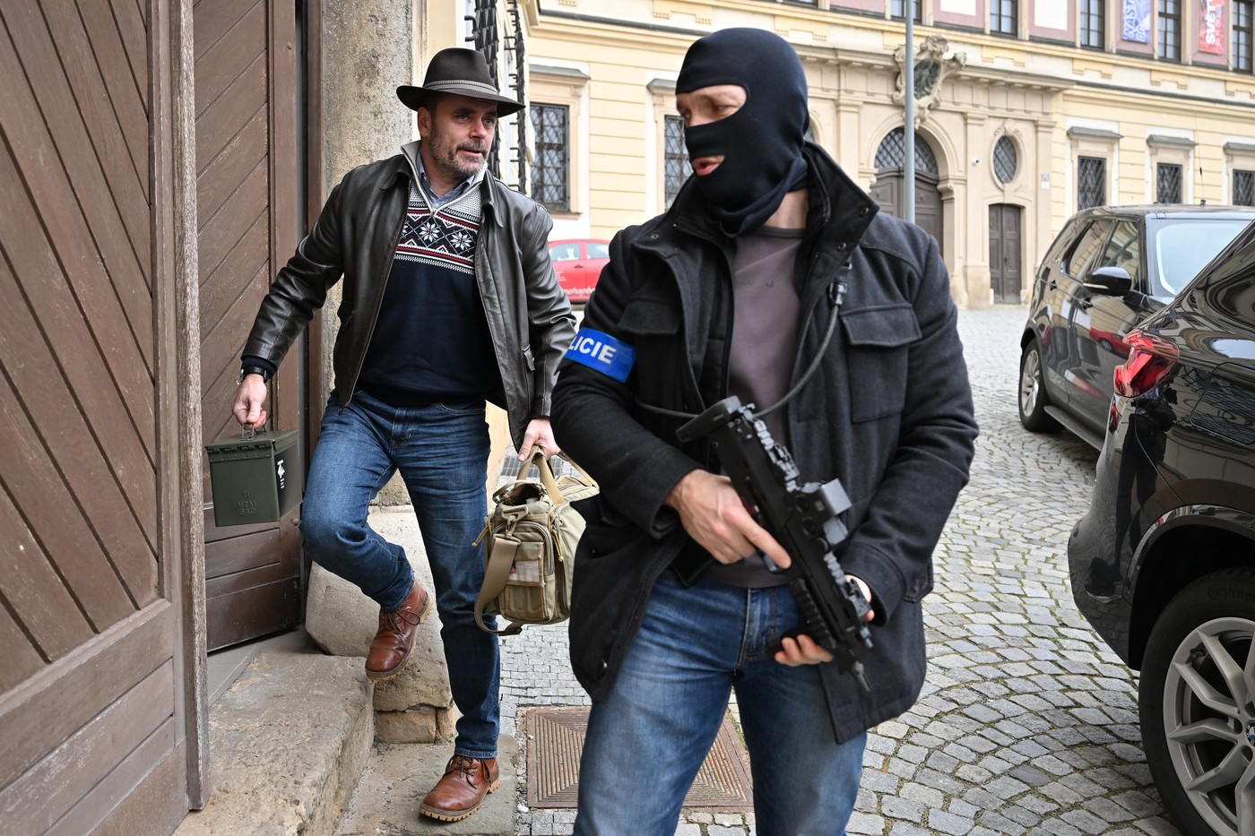 Věstonická venuše se za dohledu policie vrátila z výstavy v Praze zpátky do Brna 