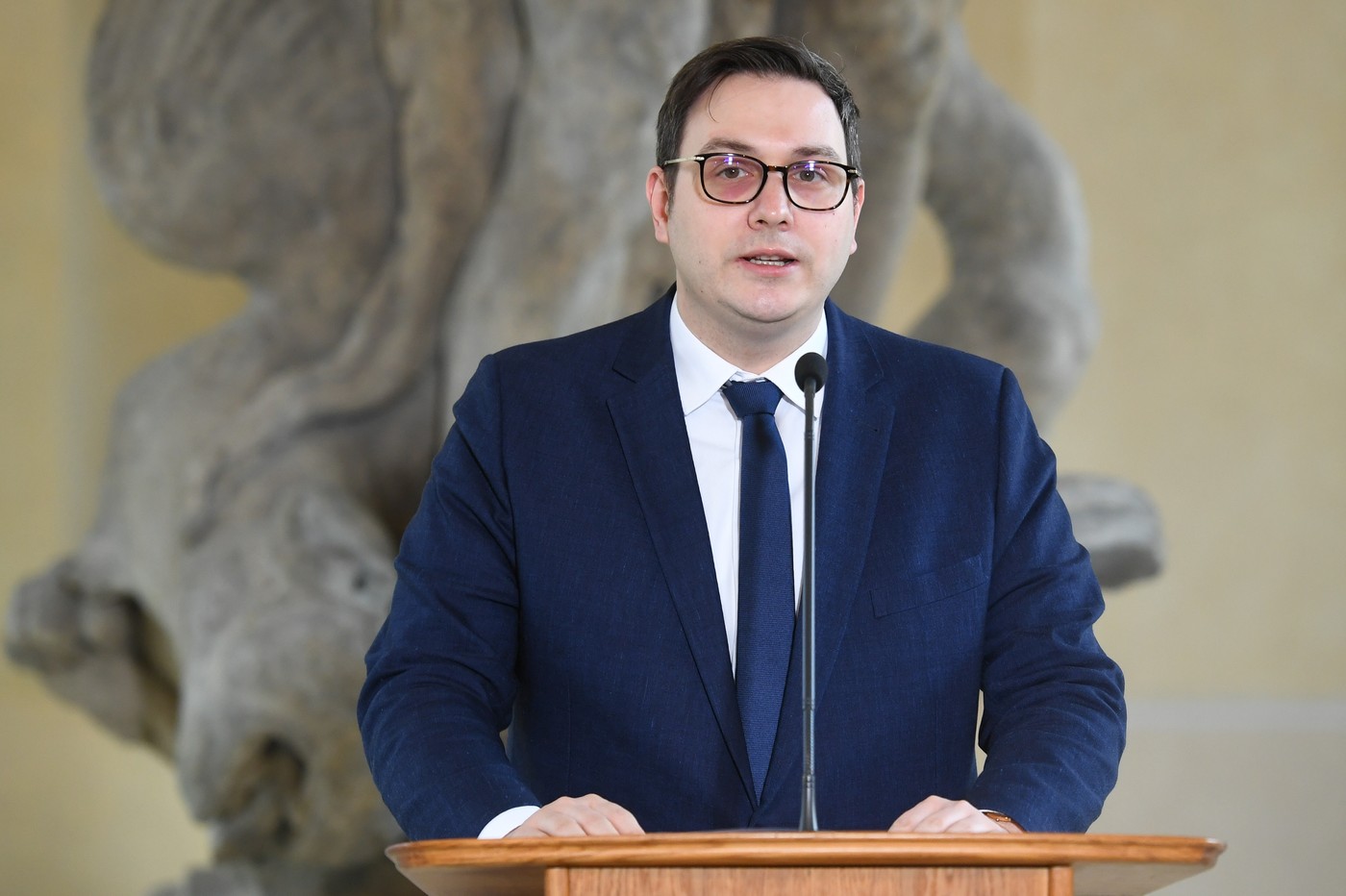 Koaliční poslanci dnes na mimořádné schůzi Sněmovny navrhnou usnesení zahrnující základní bezpečnostní principy