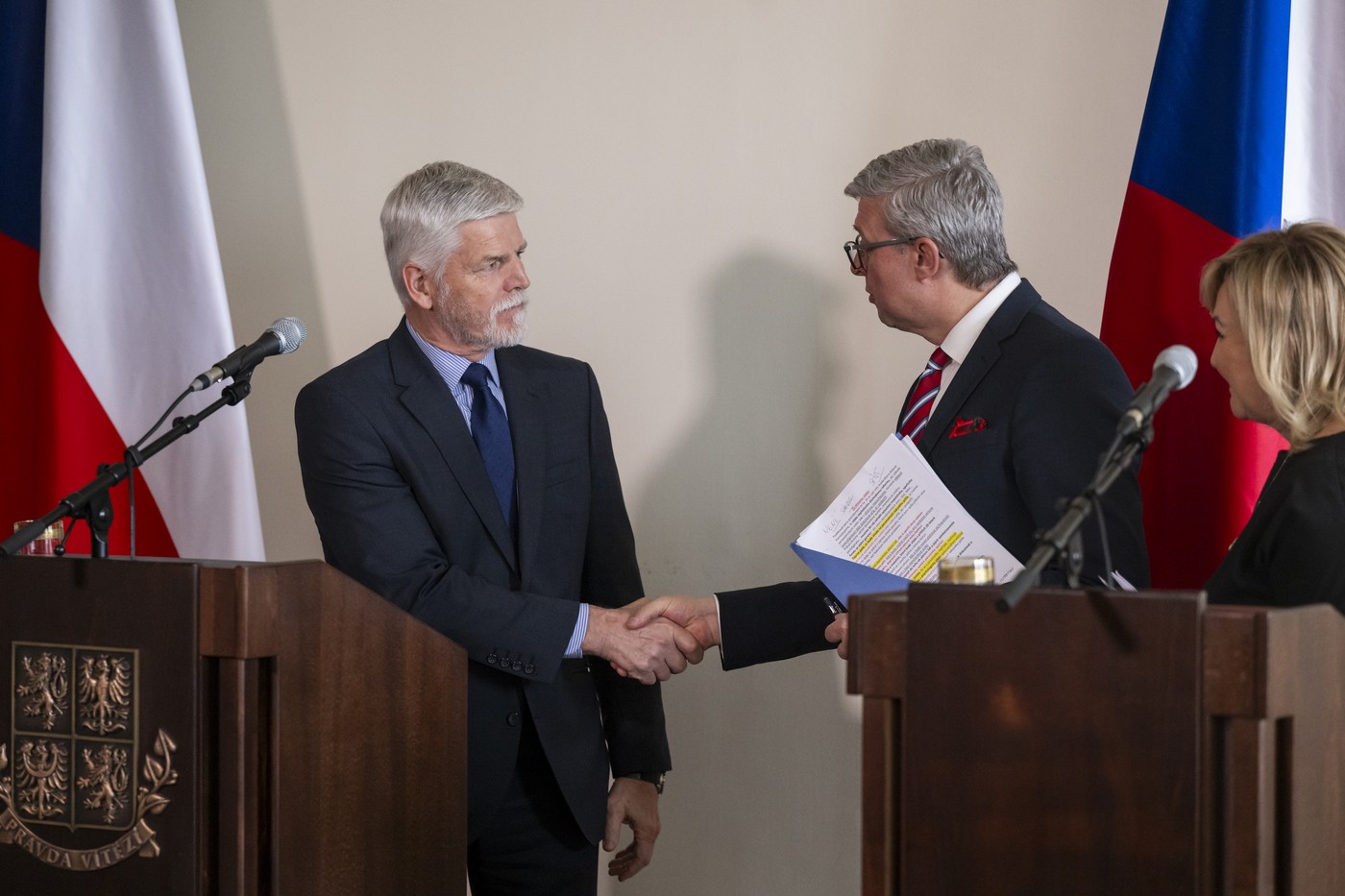Prezident, zástupci koalice i opozičního hnutí ANO budou dnes jednat na Hradě o reformě penzí