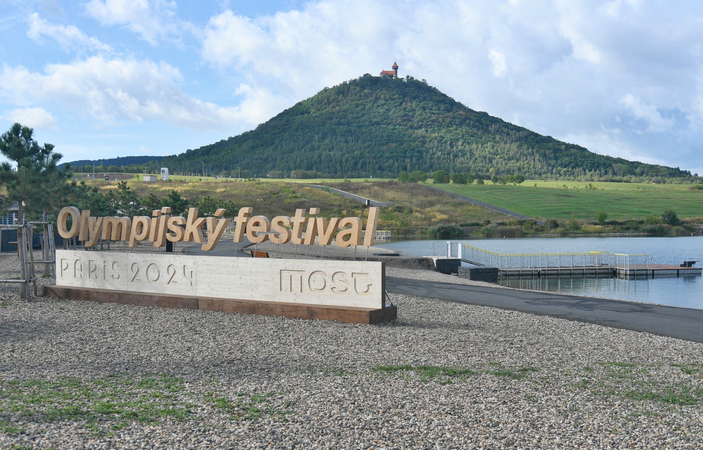 U jezera Most bude stát v době Olympijského festivalu kopie Eiffelovy věže 