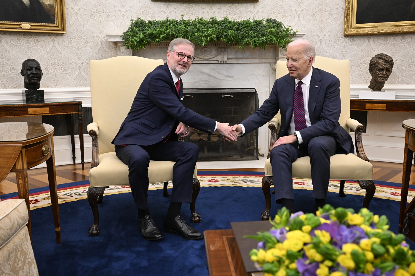 Biden podle velvyslance věnoval Fialovi víc času, než bylo v plánu