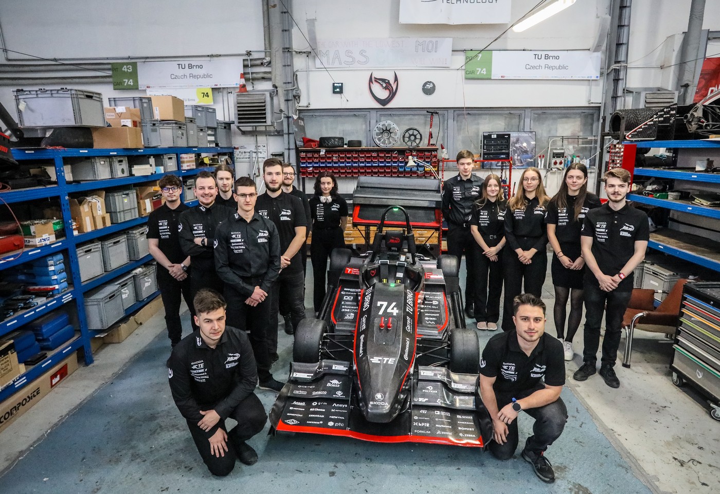 Nový model studentského elektrického monopostu je rychlejší a úspornější