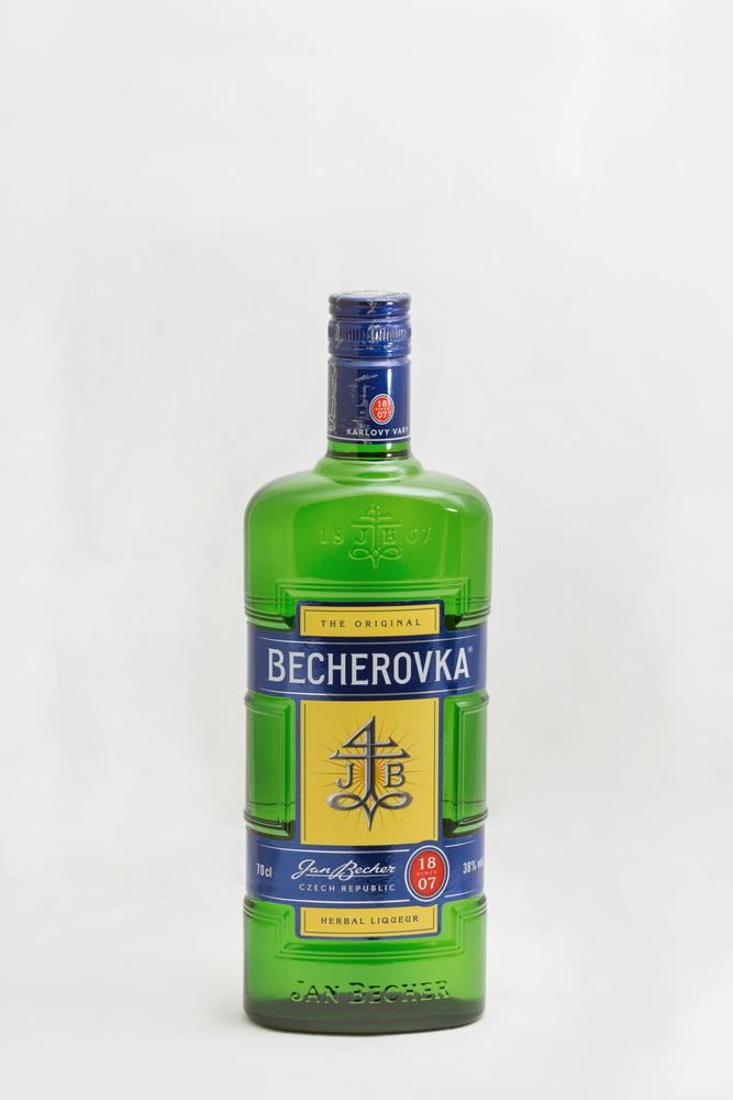 Becherovka bude od 1. května definitivně patřit polské skupině Maspex