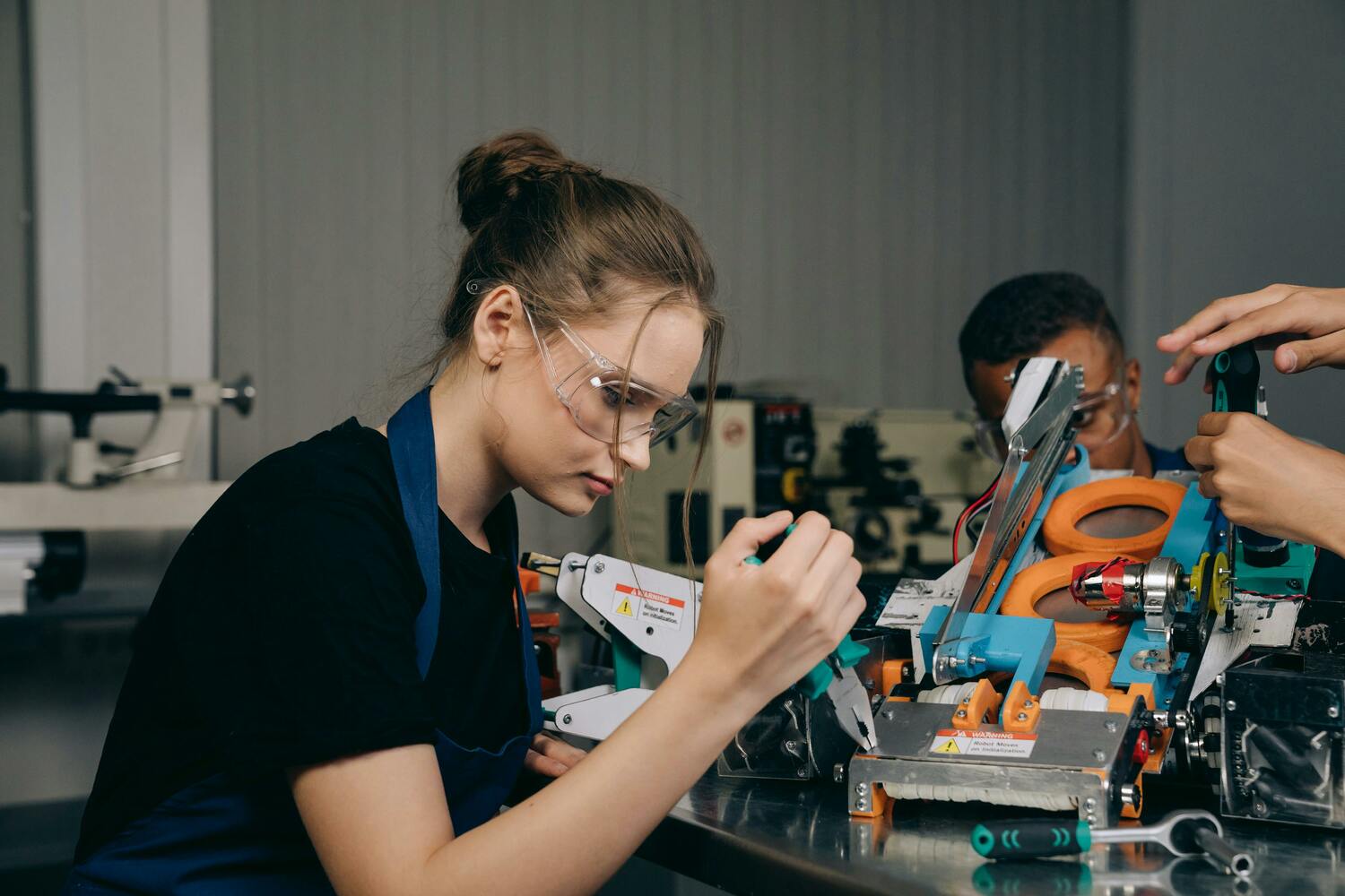 Technika nalákáte na nové roboty víc než na mzdu, říkají experti