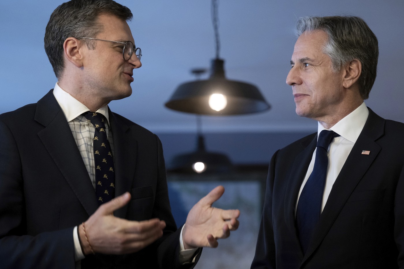 Pomoc už přijíždí a bude mít skutečný vliv na boje, řekl Blinken v Kyjevě