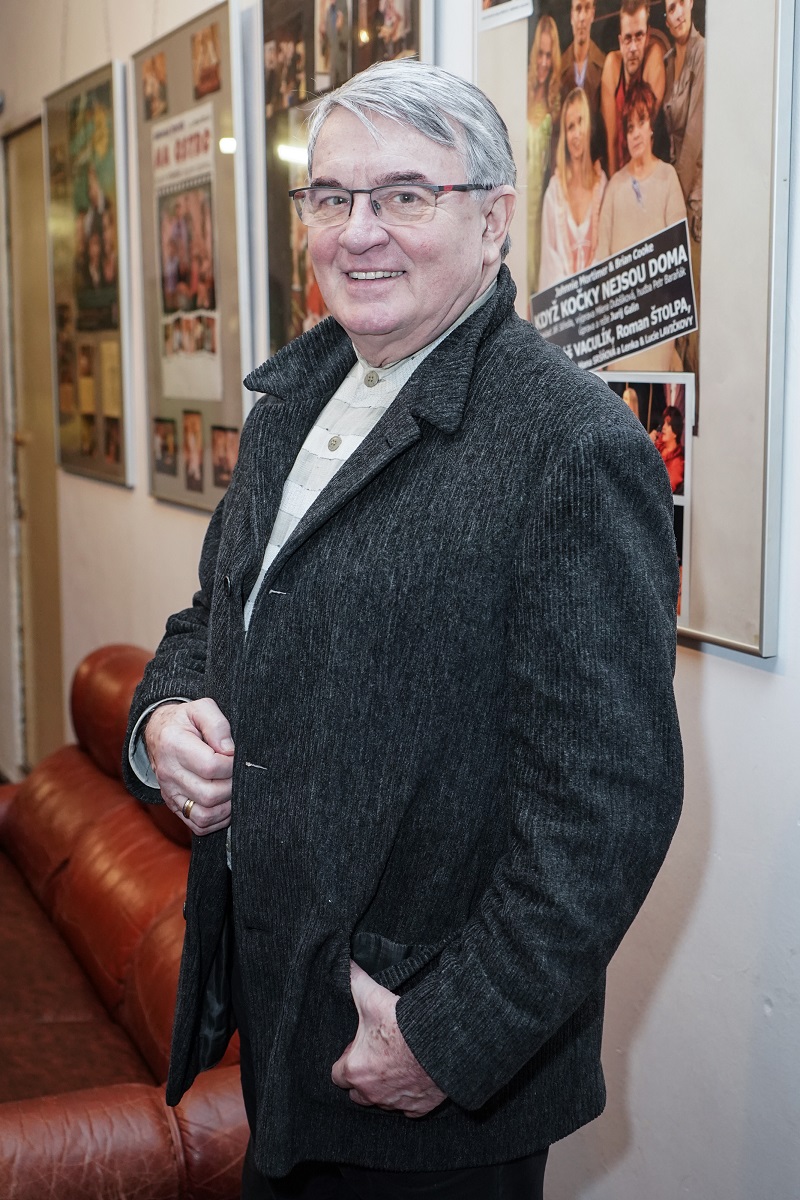 Zemřel Vlastimil Harapes. 