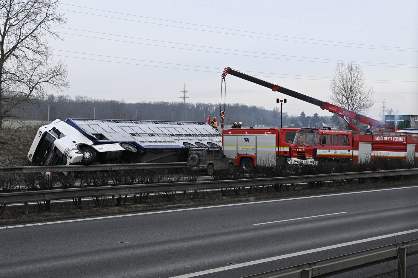 Kvůli nehodě kamionu byl několik hodin uzavřen dálniční obchvat u Olomouce