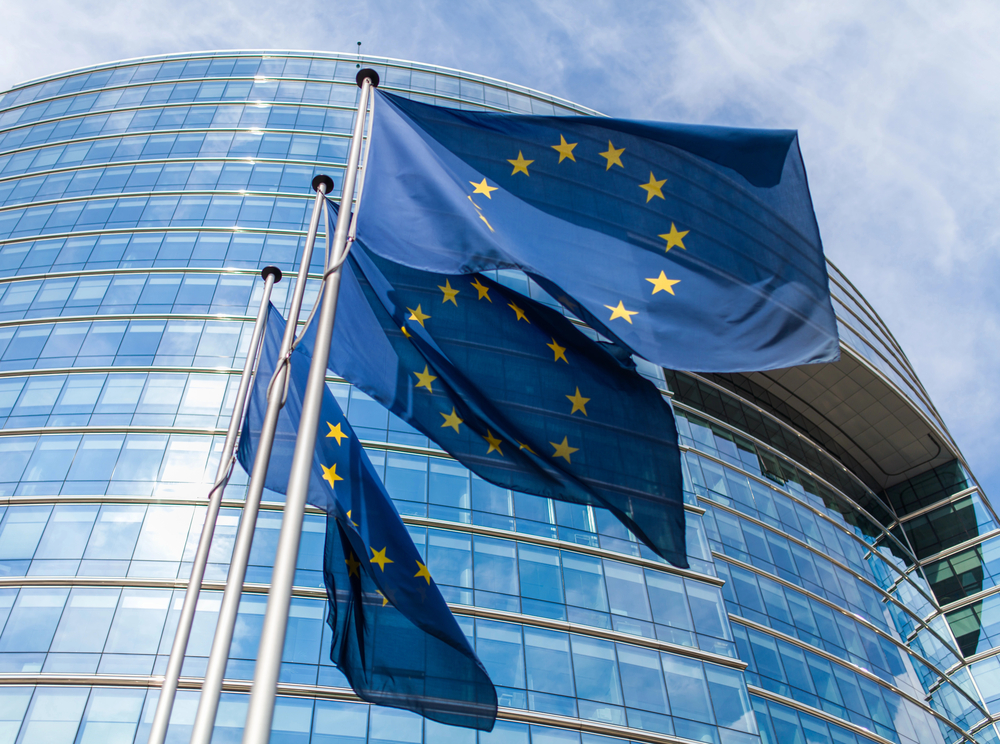 Členské státy Evropské unie dnes definitivně potvrdily nová pravidla pro fungování umělé inteligence
