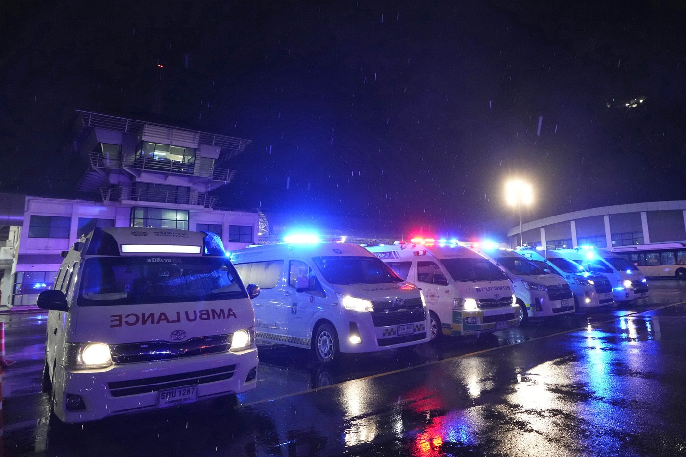 Jeden člověk zemřel při turbulencích během letu z Londýna do Singapuru