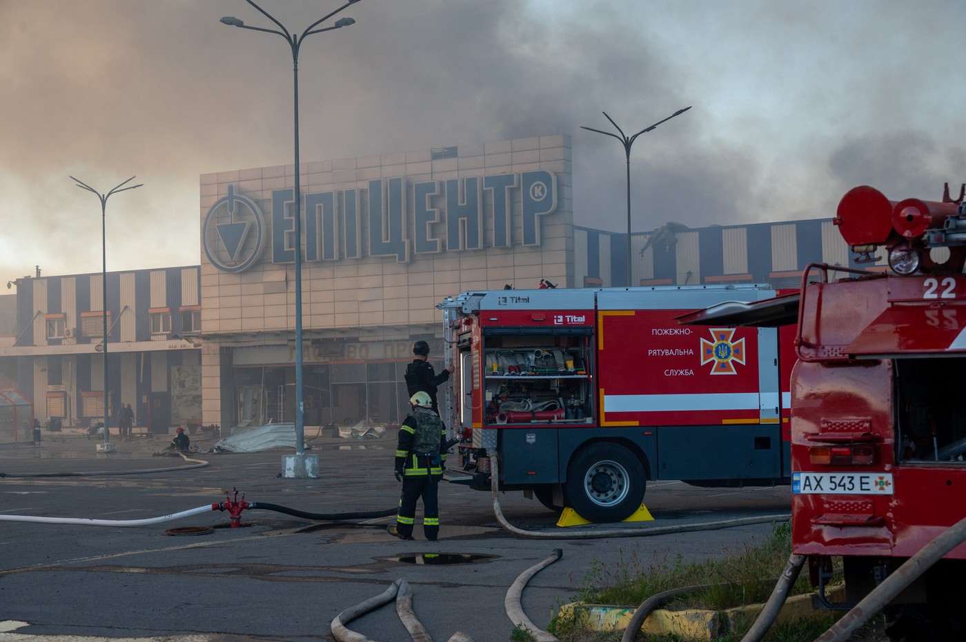 Bilance sobotního ruského útoku na Charkov stoupla na 16 obětí Bilance sobotního ruského útoku na Charkov stoupla na 16 obětí