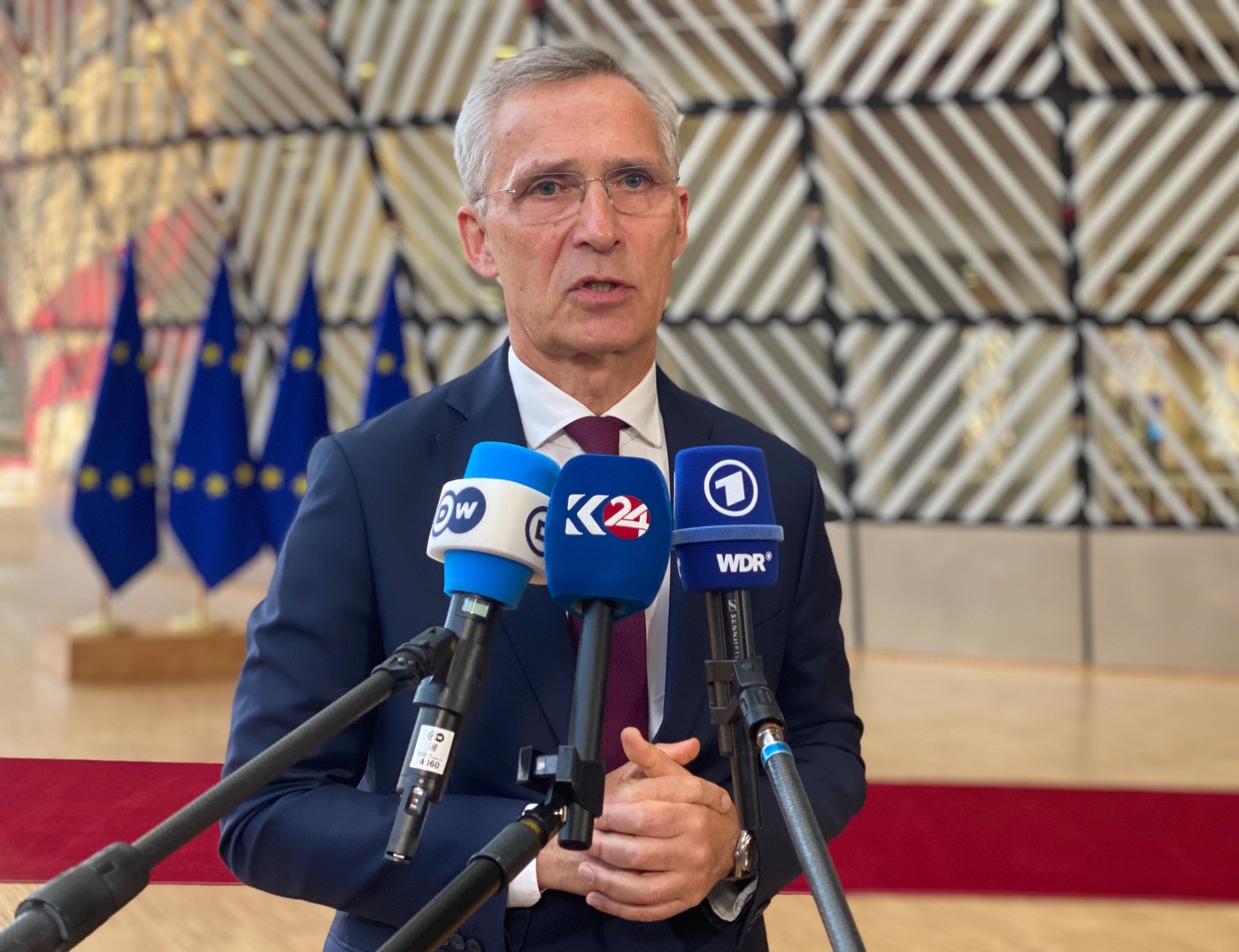 Stoltenberg: Použití zbraní na území Ruska by nezatáhlo NATO do války