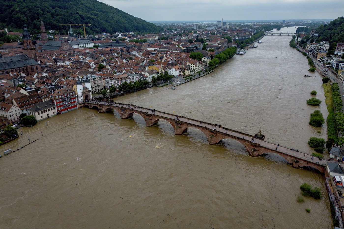 Při záchraně lidí ze zatopených oblastí v Bavorsku přišel o život hasič