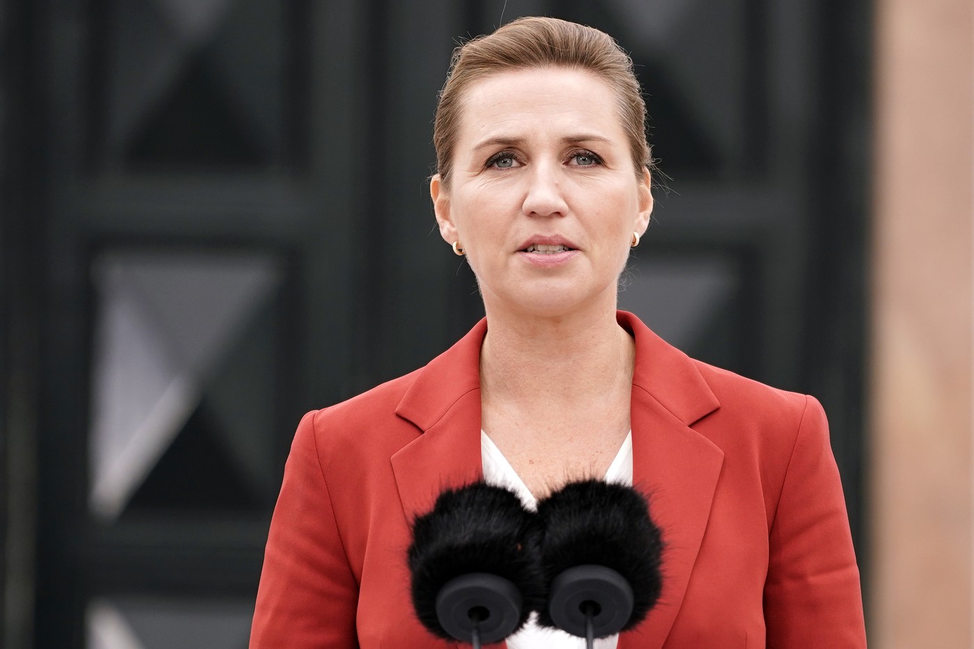Dánskou premiérku Frederiksenovou v Kodani napadl muž; utrpěla šok, ale nebyla zraněna