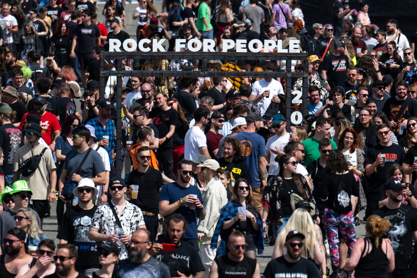 Policie na festivalu Rock for People zatím řešila především krádeže mobilních telefonů a přestupky v dopravě