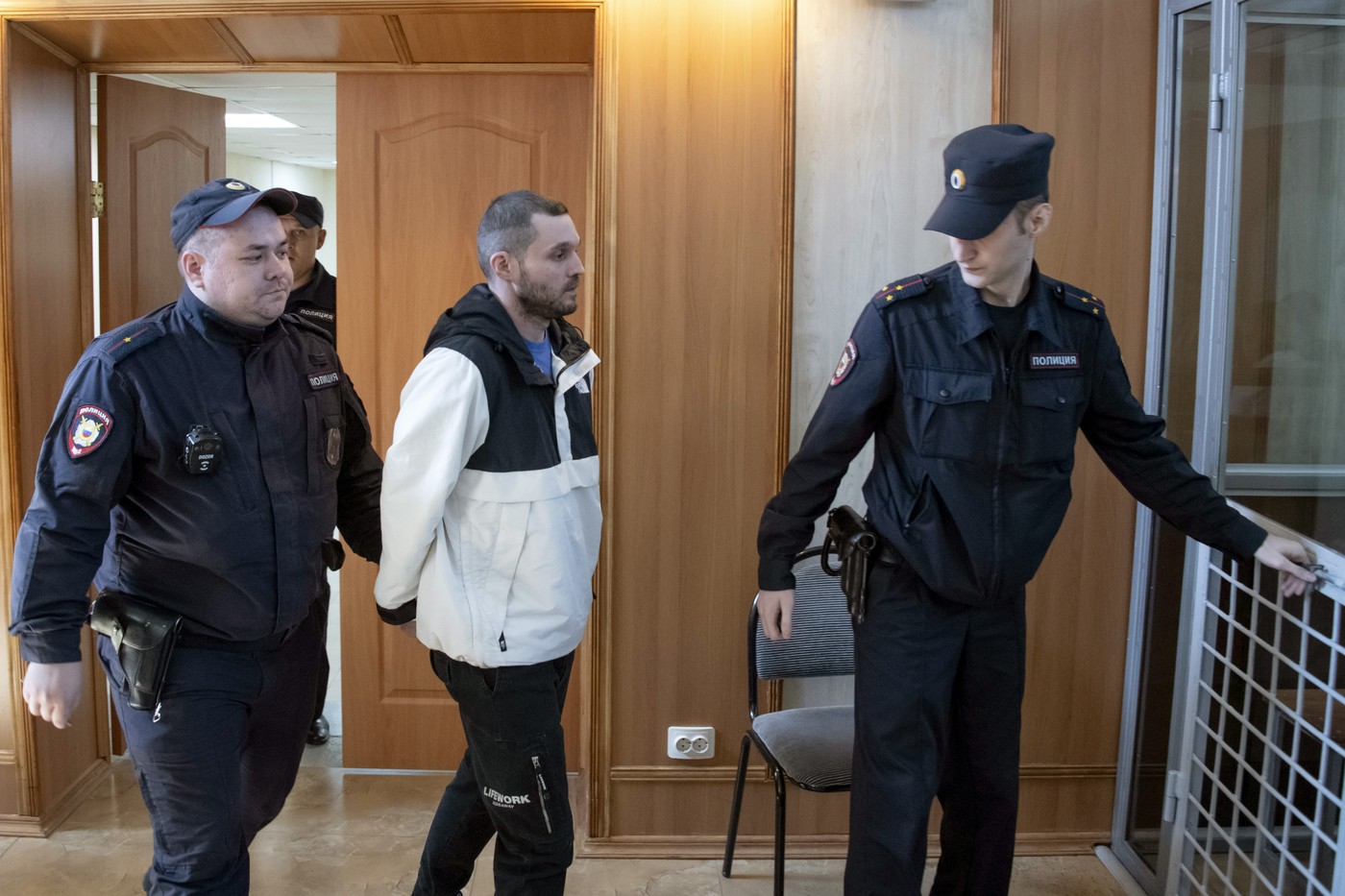 Soud ve Vladivostoku poslal amerického vojáka na tři a tři čtvrtě roku do vězení Soud ve Vladivostoku poslal amerického vojáka na tři a tři čtvrtě roku do vězení