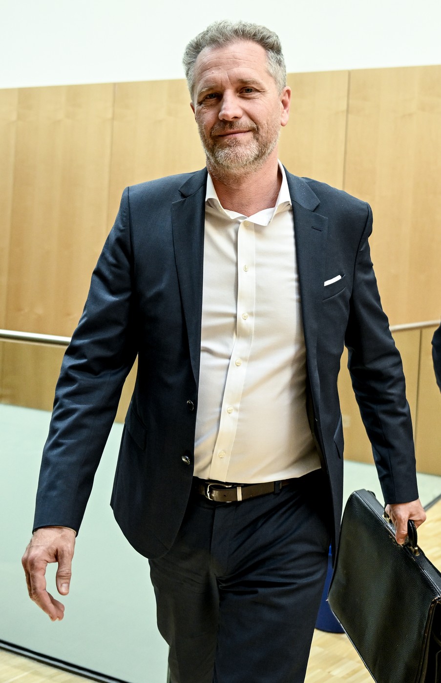 Deník N: Česká policie prohledala byt německého poslance Bystroně v Praze