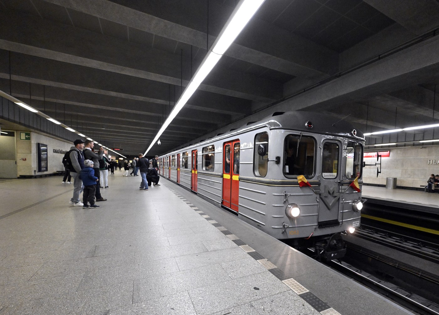 Kvůli modernizaci kolejí na lince C nepojede metro mezi stanicemi Pražského povstání – Háje, výluka potrvá pět dnů
